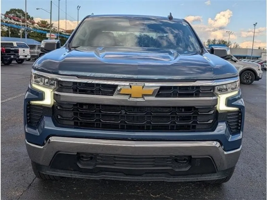 2024 Chevrolet Silverado 1500 LT photo 1