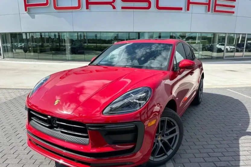 2025 Porsche Macan T photo 1