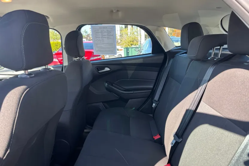 2018 Ford Focus SE photo 1