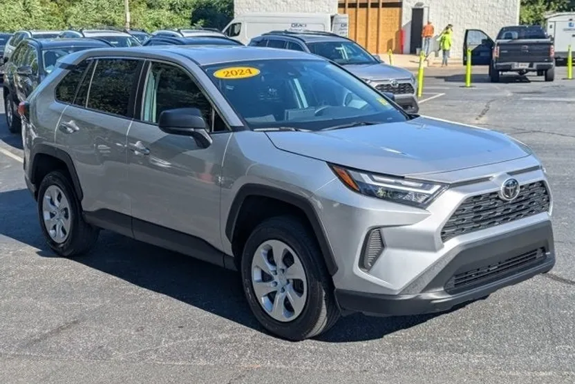 2024 Toyota RAV4 LE photo 1