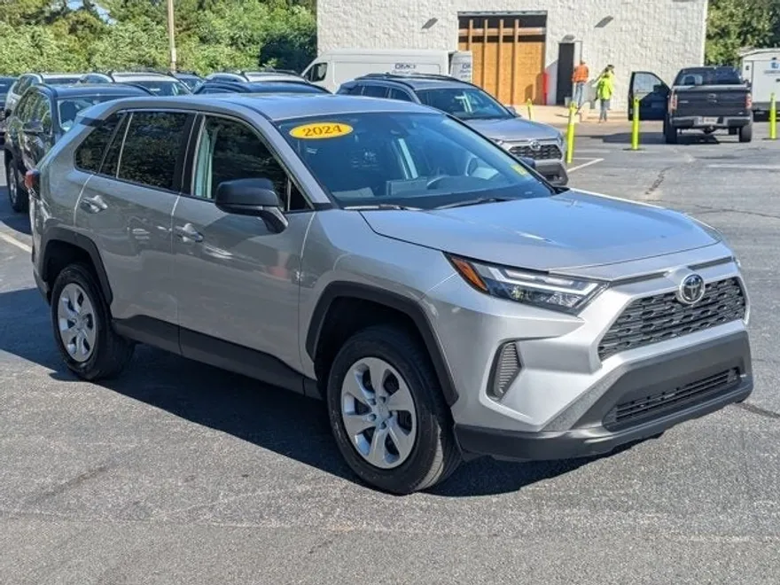 2024 Toyota RAV4 LE photo 1