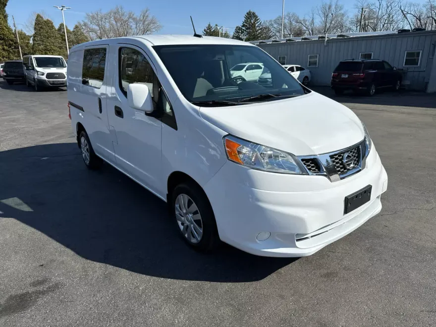 2020 Nissan NV200 SV photo 1