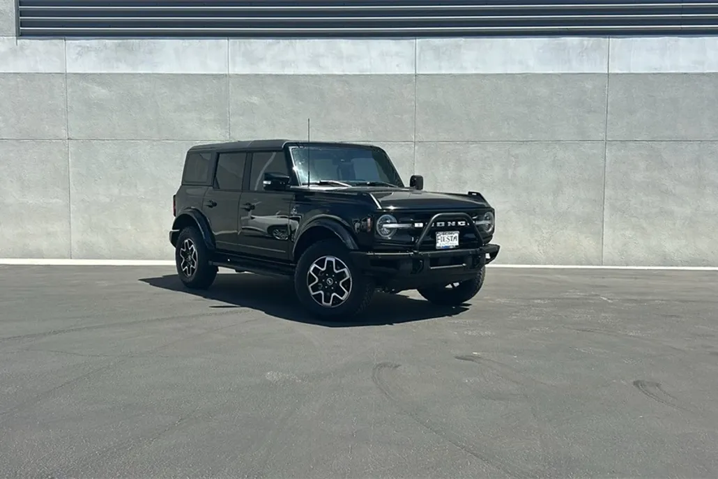 2022 Ford Bronco Outer Banks photo 1