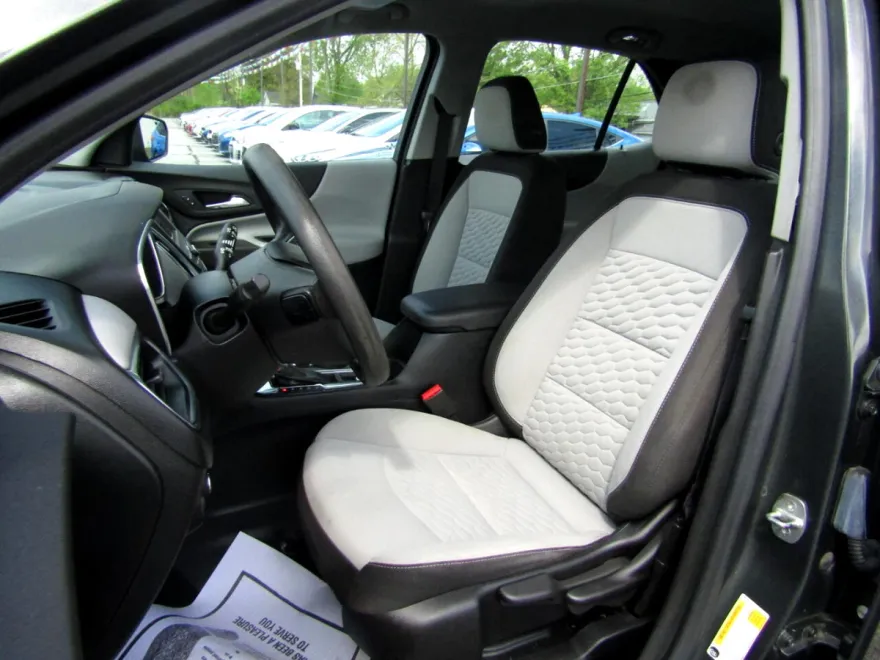 2020 Chevrolet Equinox LS photo 16