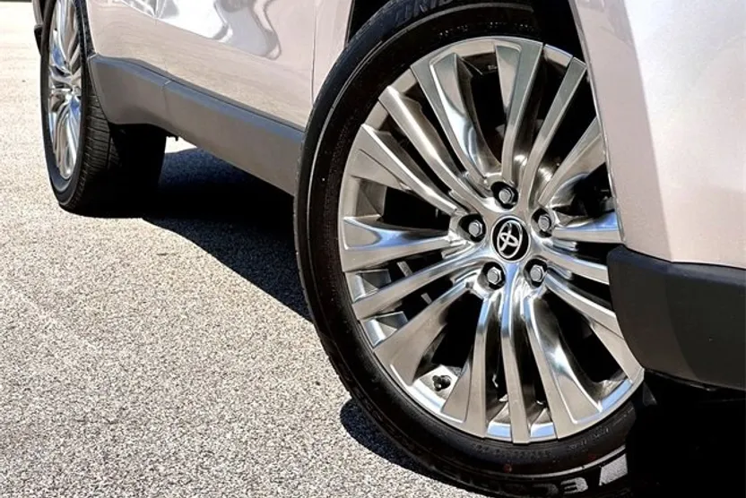 2024 Toyota Venza Limited photo 1