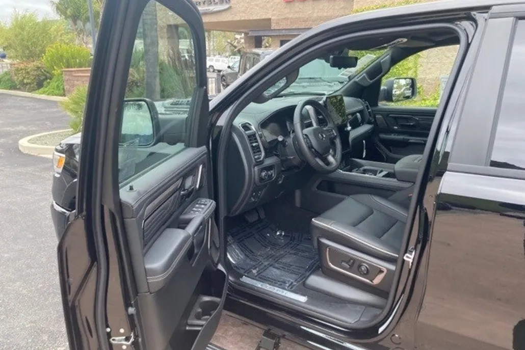 2025 Ram 1500 Limited photo 1