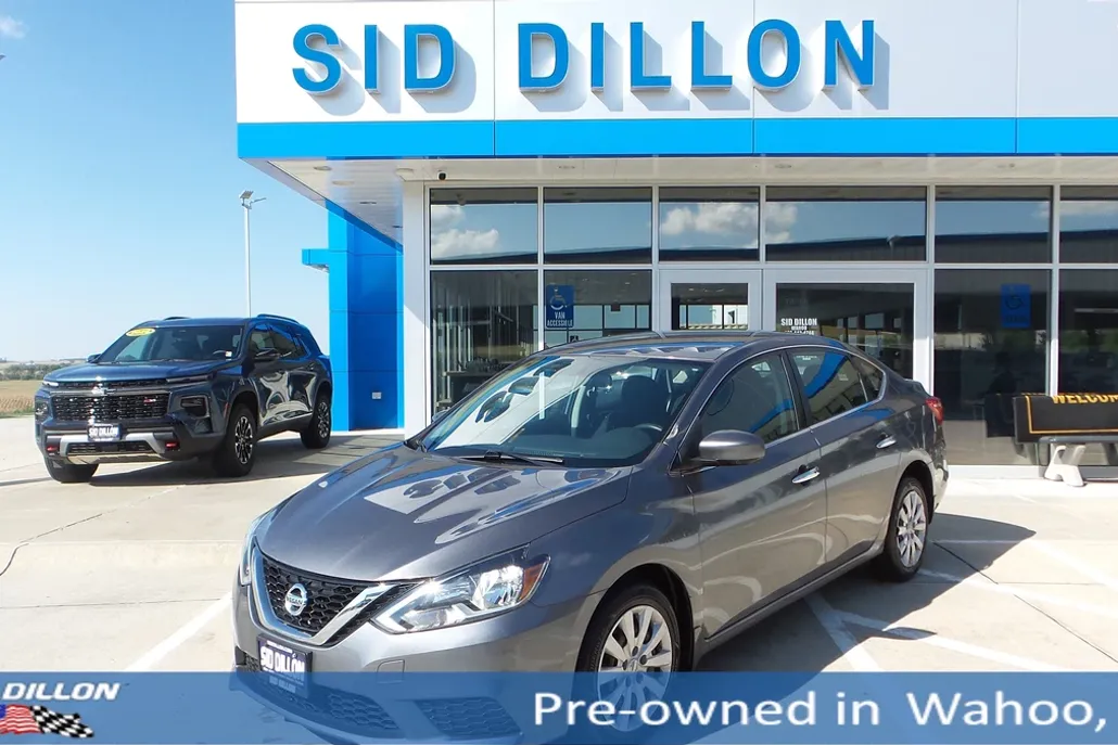 2017 Nissan Sentra SV photo 1