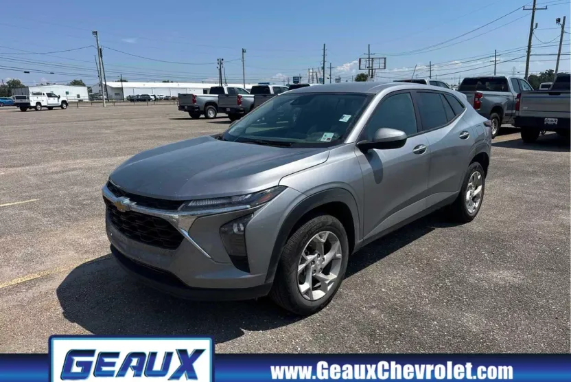 2024 Chevrolet Trax LS photo 1
