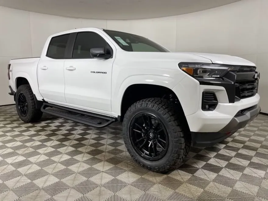 2025 Chevrolet Colorado Z71 photo 1
