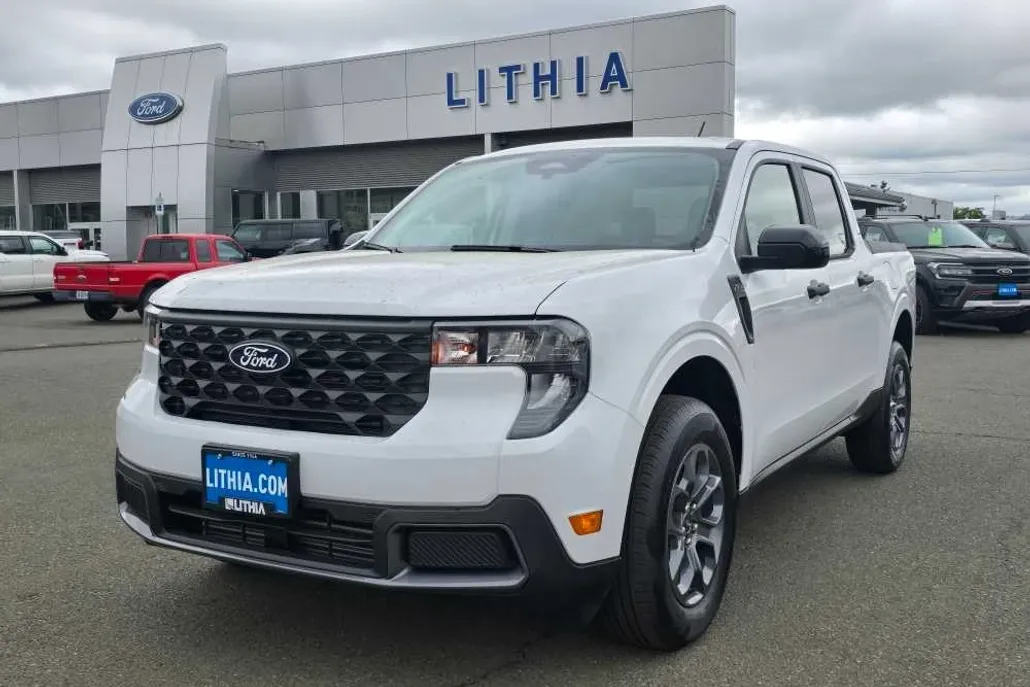 2025 Ford Maverick XLT photo 1