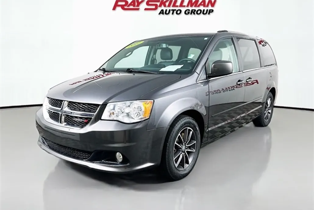 2017 Dodge Grand Caravan SXT photo 1