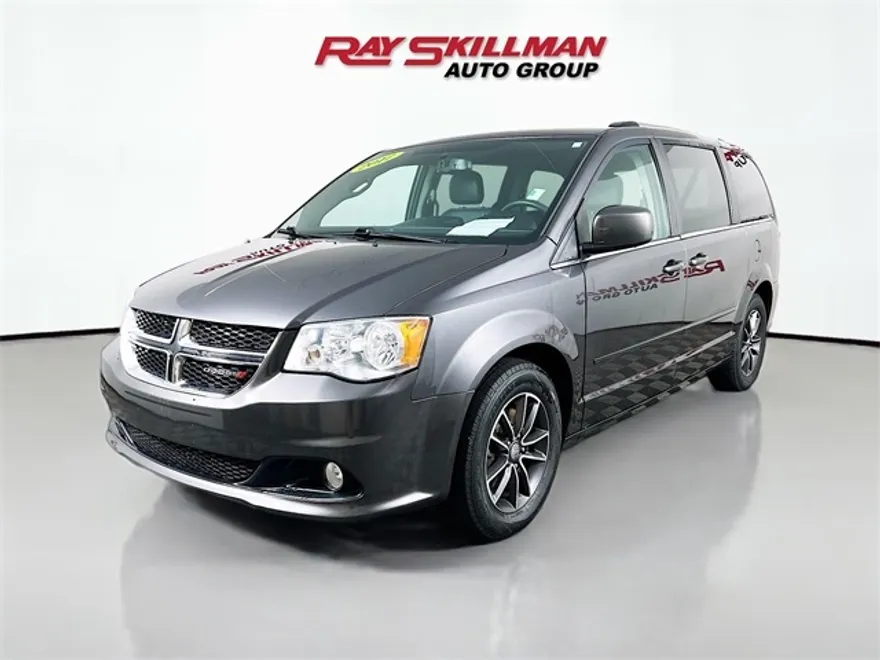 2017 Dodge Grand Caravan SXT photo 1
