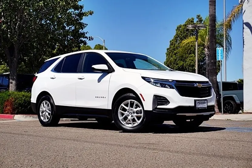 2024 Chevrolet Equinox LT photo 1