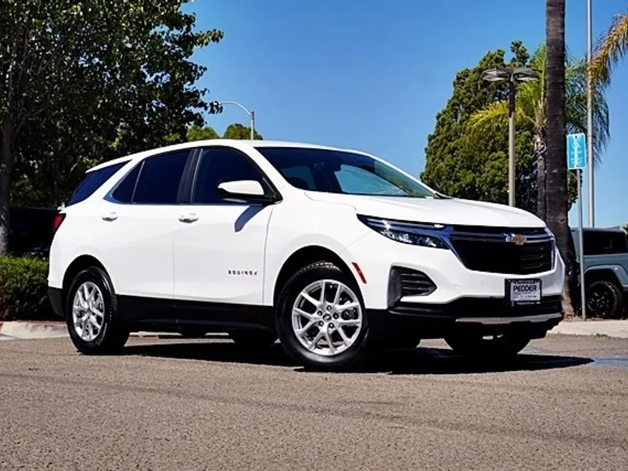 2024 Chevrolet Equinox LT photo 1