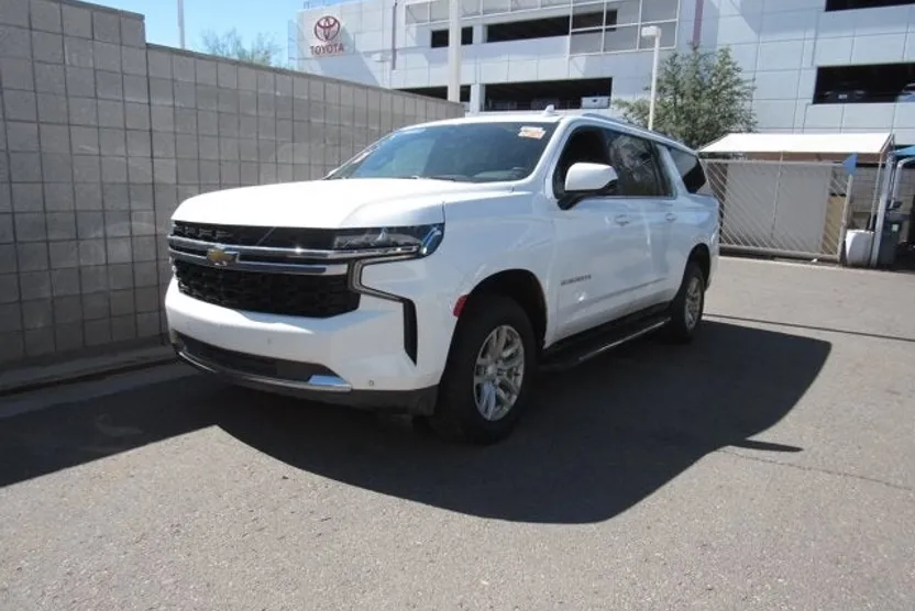 2022 Chevrolet Suburban LS photo 1