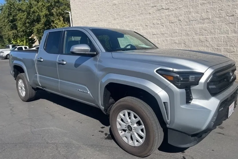2024 Toyota Tacoma SR5 4x4 photo 1