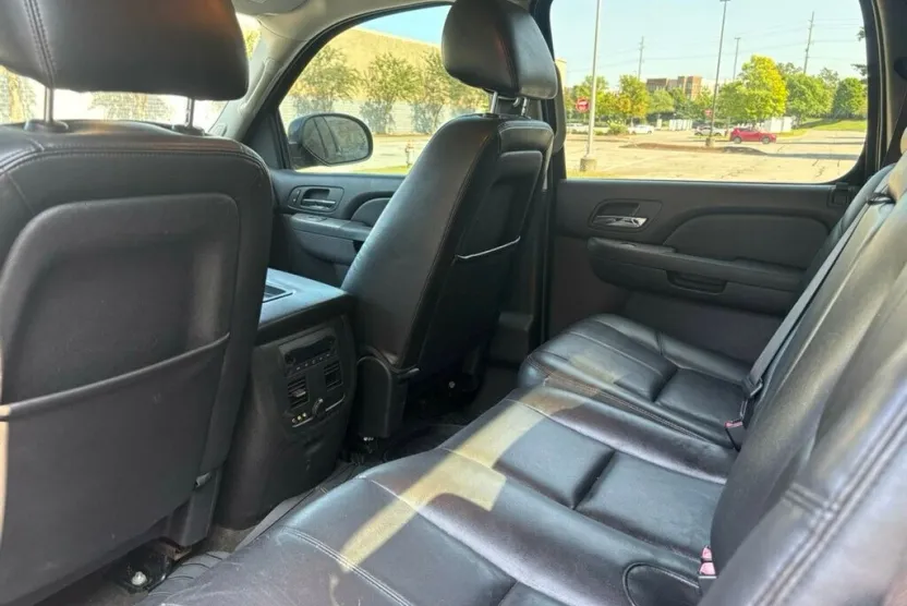 2013 Chevrolet Avalanche LT photo 1