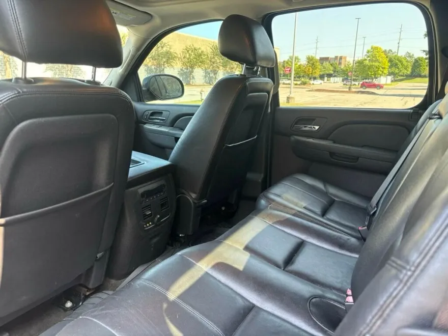 2013 Chevrolet Avalanche LT photo 1