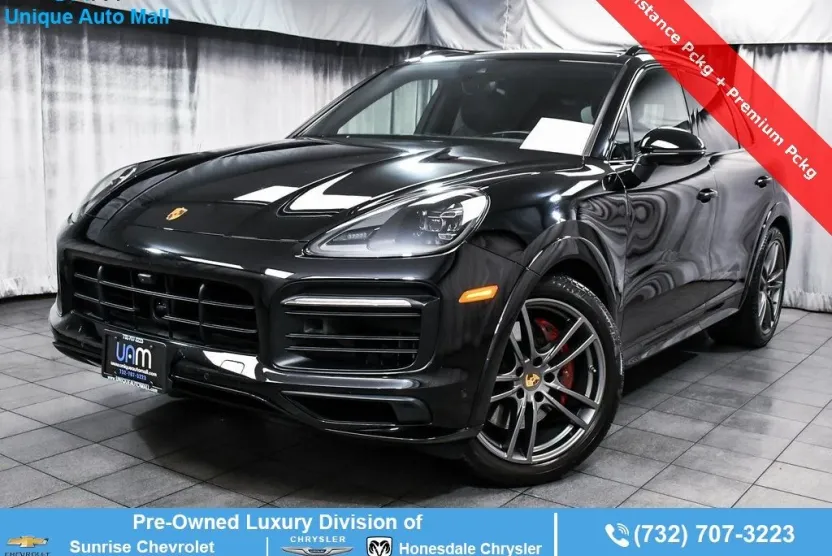 2022 Porsche Cayenne GTS photo 1