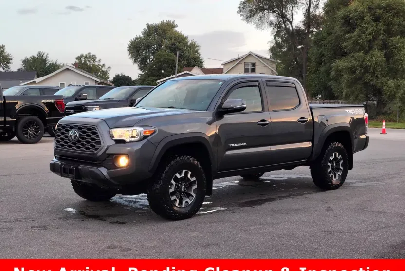 2023 Toyota Tacoma TRD V6 photo 1