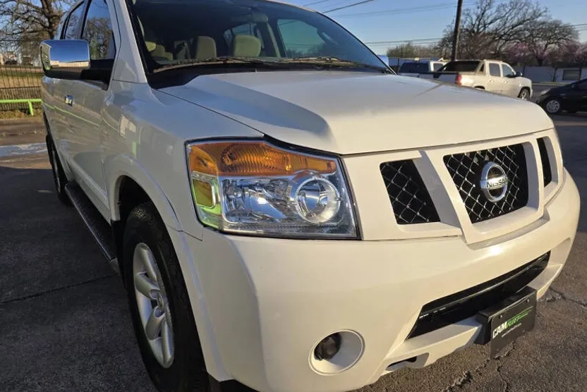 2012 Nissan Armada SV photo 1