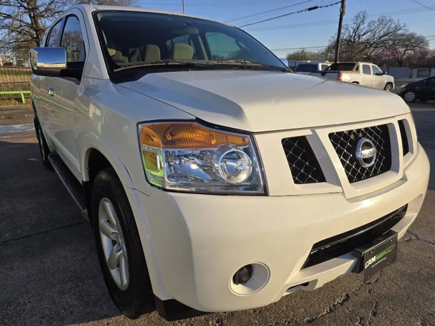 2012 Nissan Armada SV photo 1