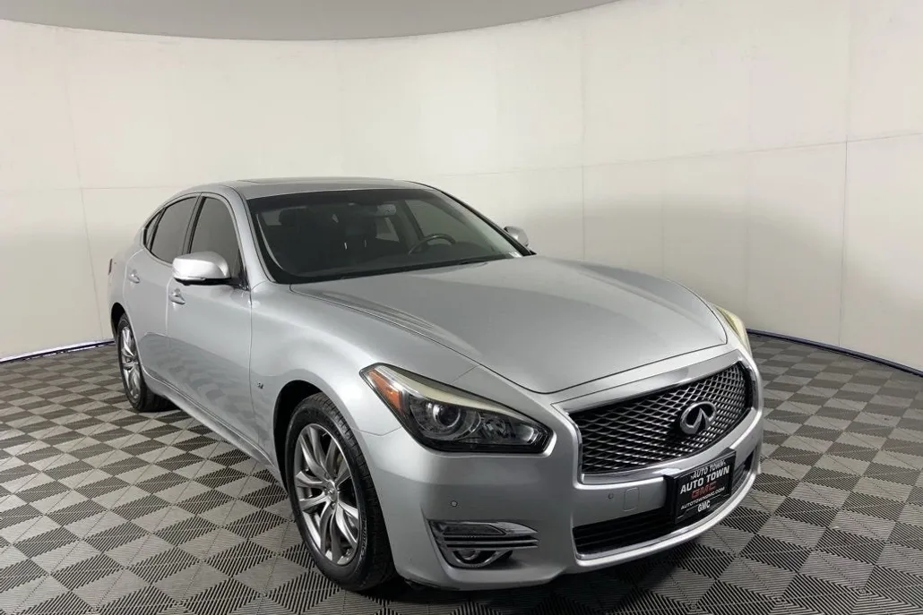 2016 Infiniti Q70 3.7 photo 1