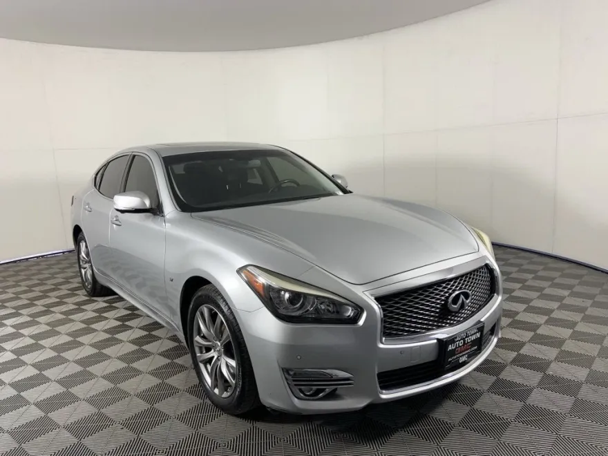 2016 Infiniti Q70 3.7 photo 1