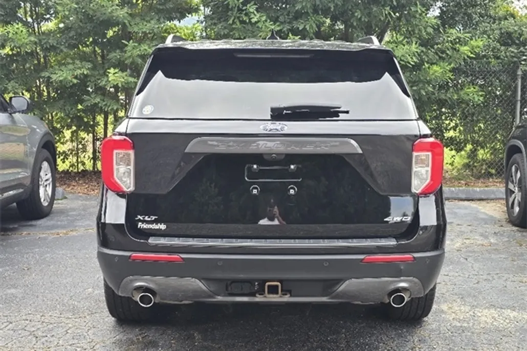 2021 Ford Explorer XLT photo 1
