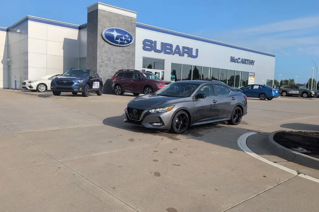 2023 Nissan Sentra SR photo 1