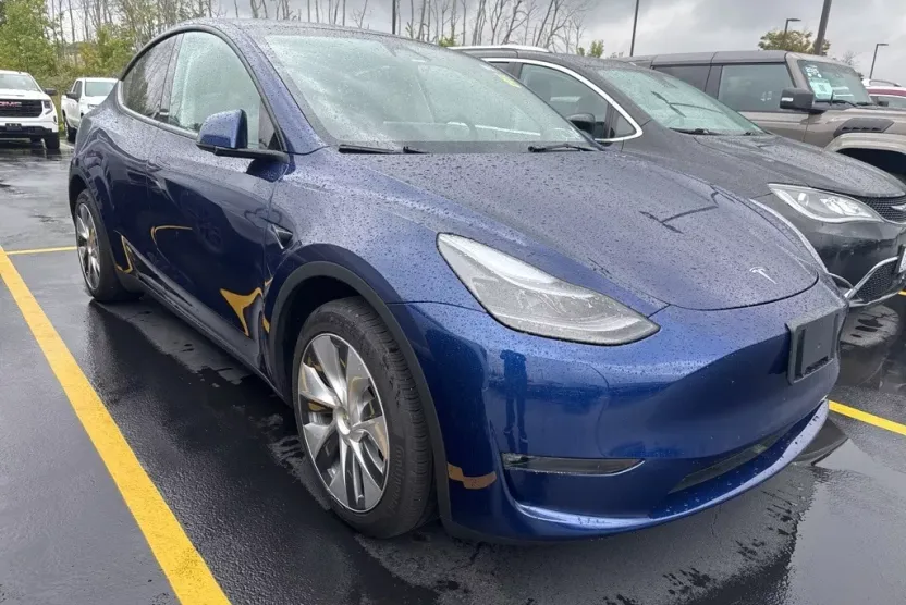 2023 Tesla Model Y Long Range photo 1