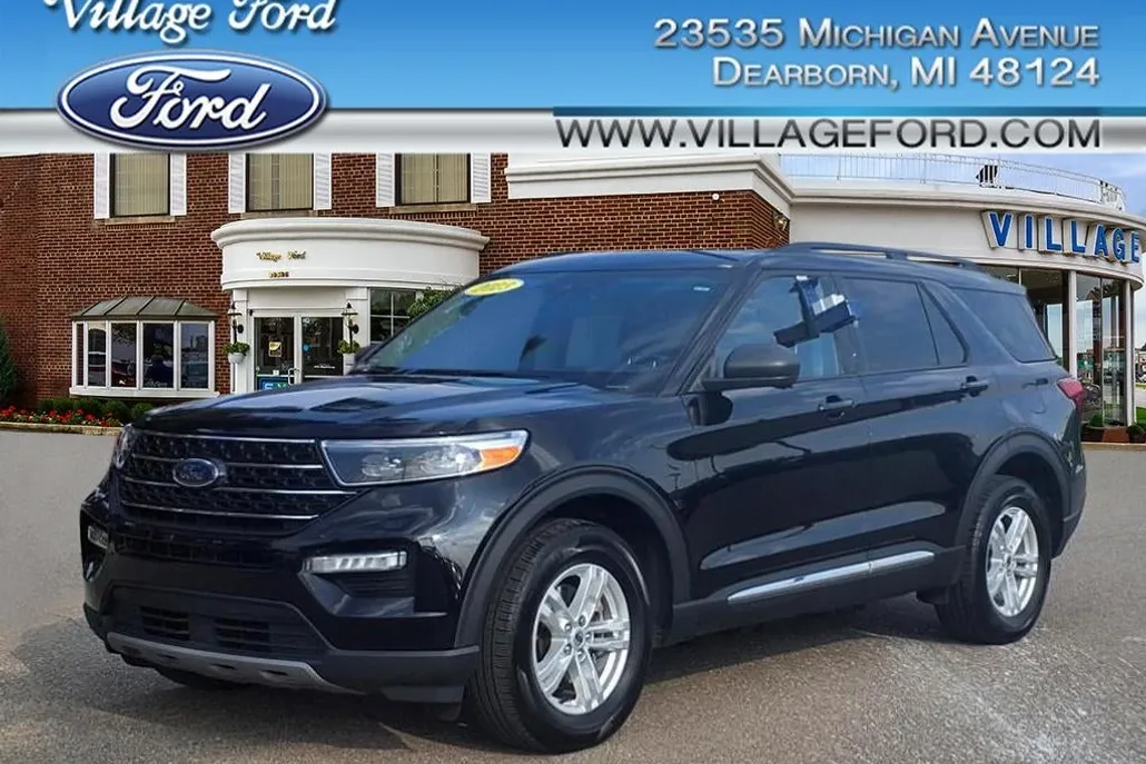 2023 Ford Explorer XLT photo 1