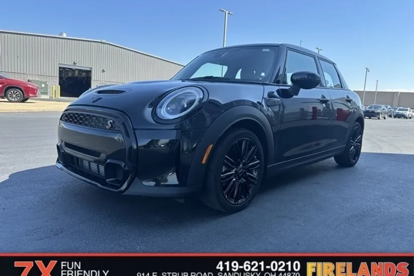2023 Mini Cooper 4 Door Hardtop S photo 1