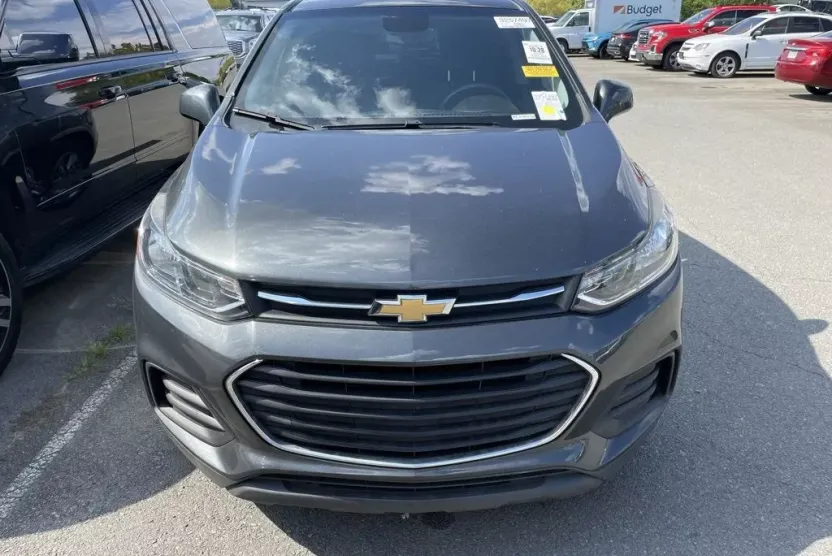 2020 Chevrolet Trax LS photo 1