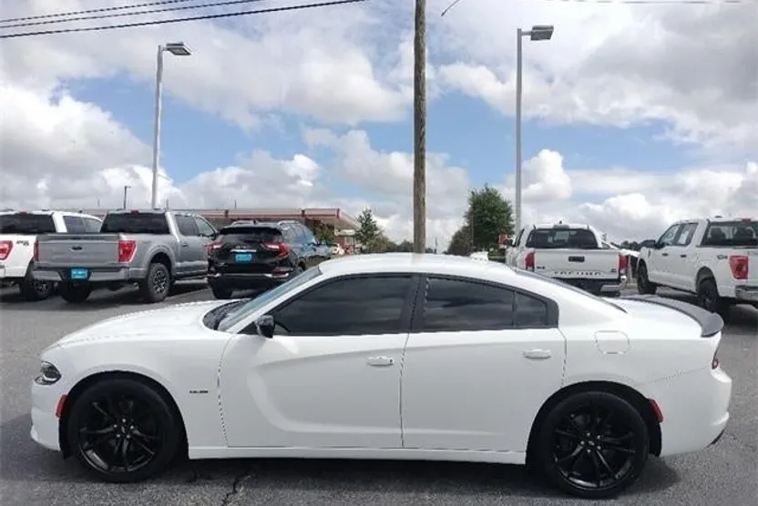 2018 Dodge Charger R/T photo 1