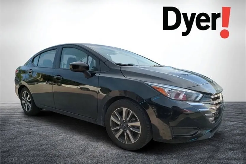 2023 Nissan Versa SV photo 1