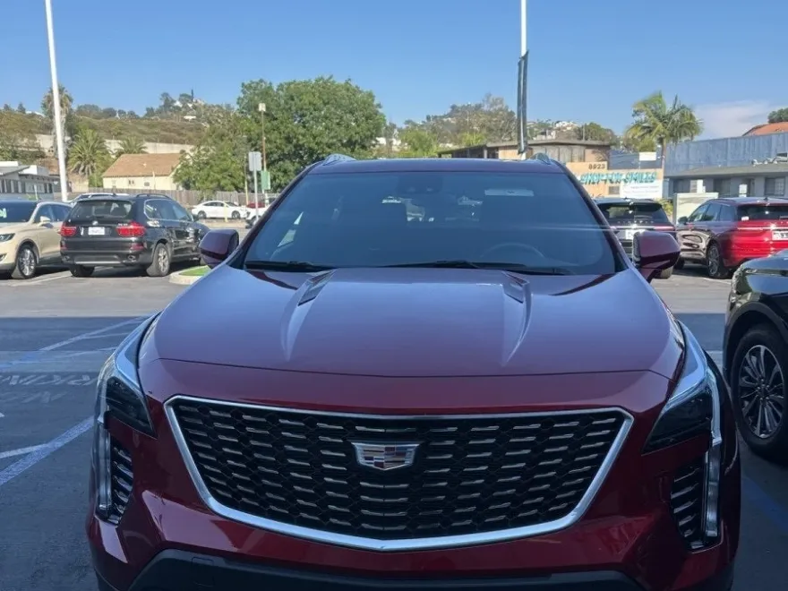 2023 Cadillac XT4 Luxury photo 1