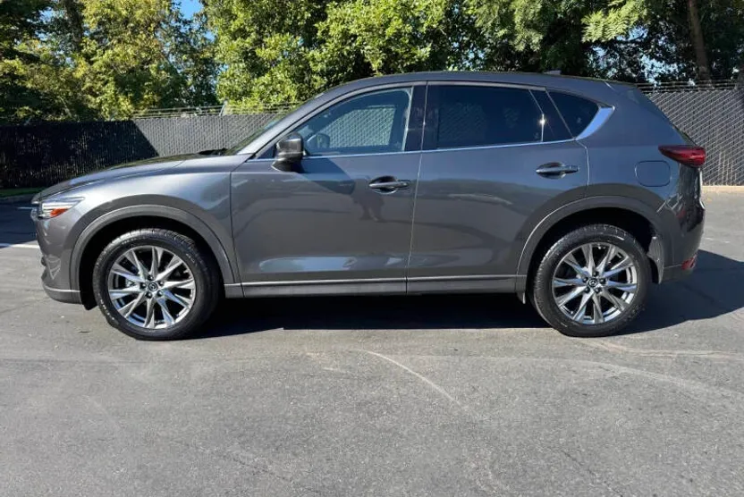 2019 Mazda CX-5 Signature photo 1