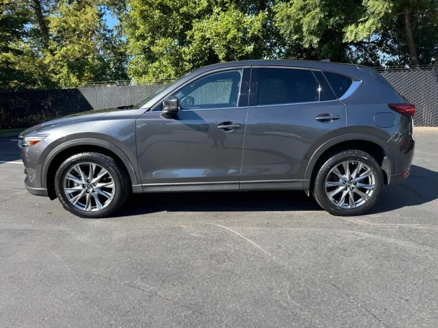 2019 Mazda CX-5 Signature photo 1