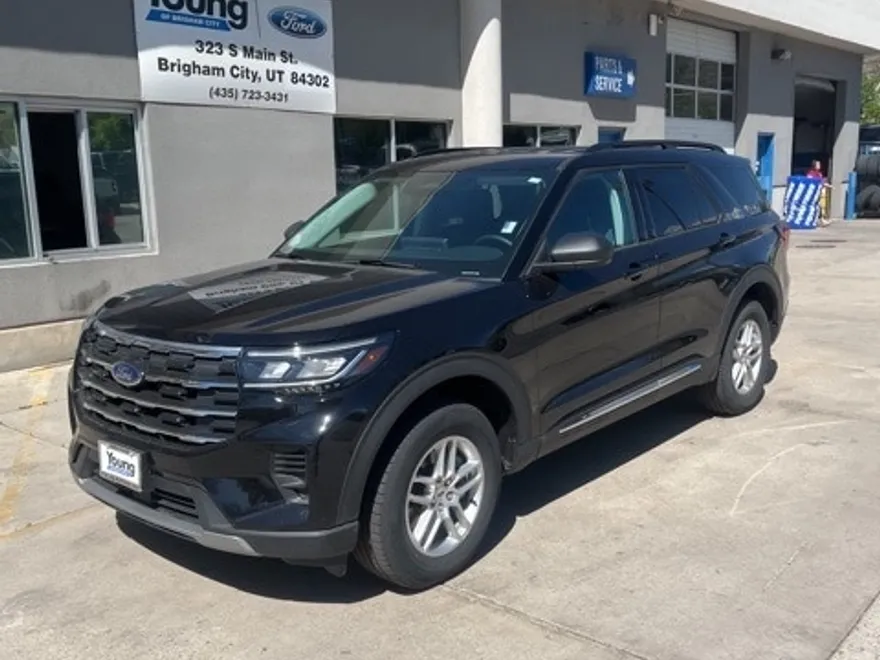 2025 Ford Explorer photo 1