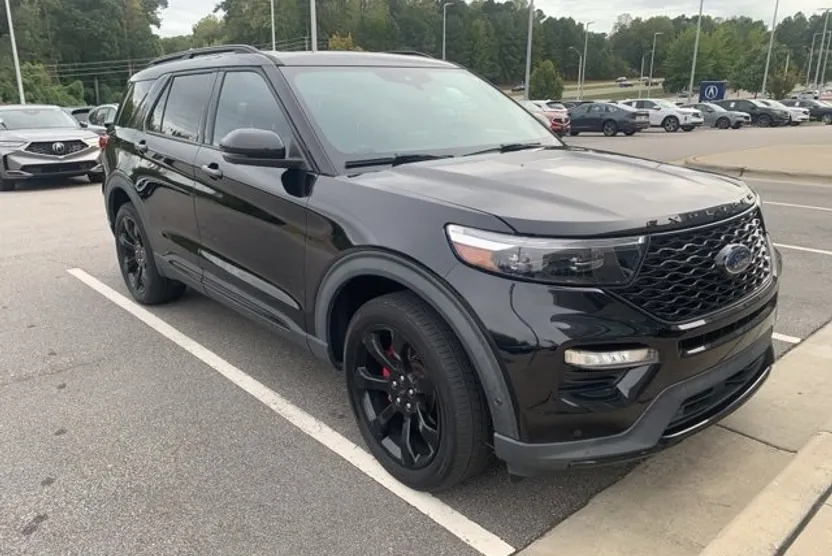2022 Ford Explorer ST photo 1