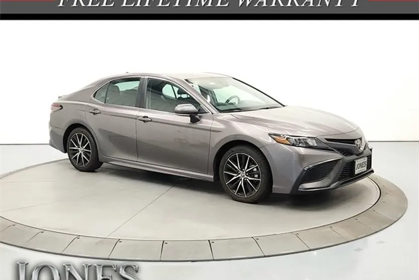 2024 Toyota Camry SE photo 1