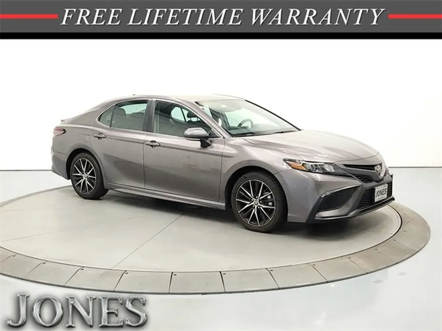 2024 Toyota Camry SE photo 1