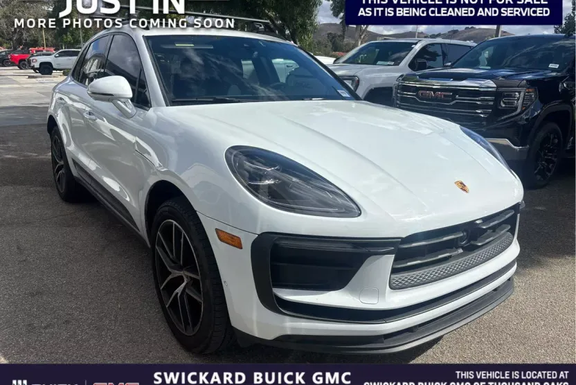 2023 Porsche Macan T photo 1