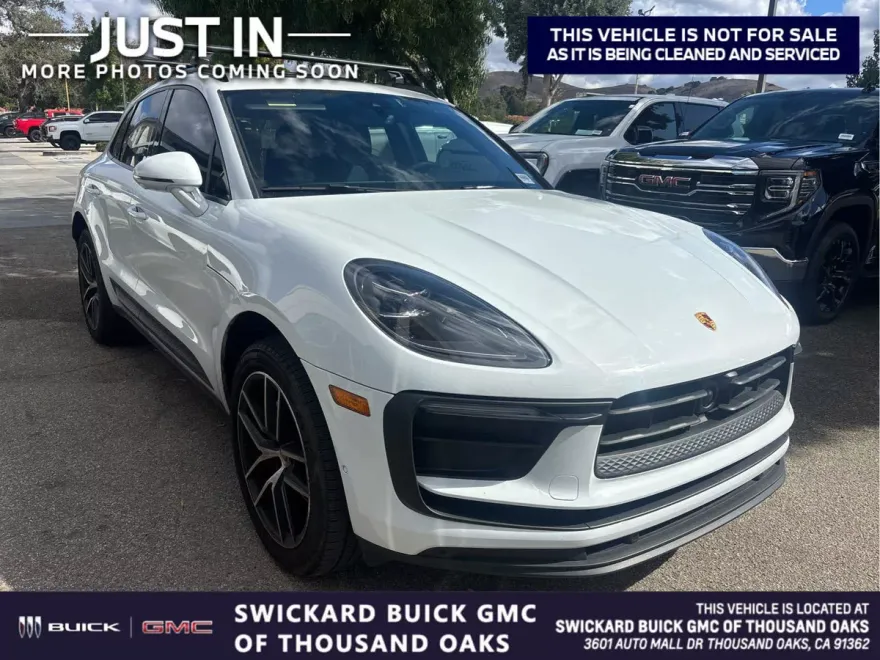 2023 Porsche Macan T photo 1
