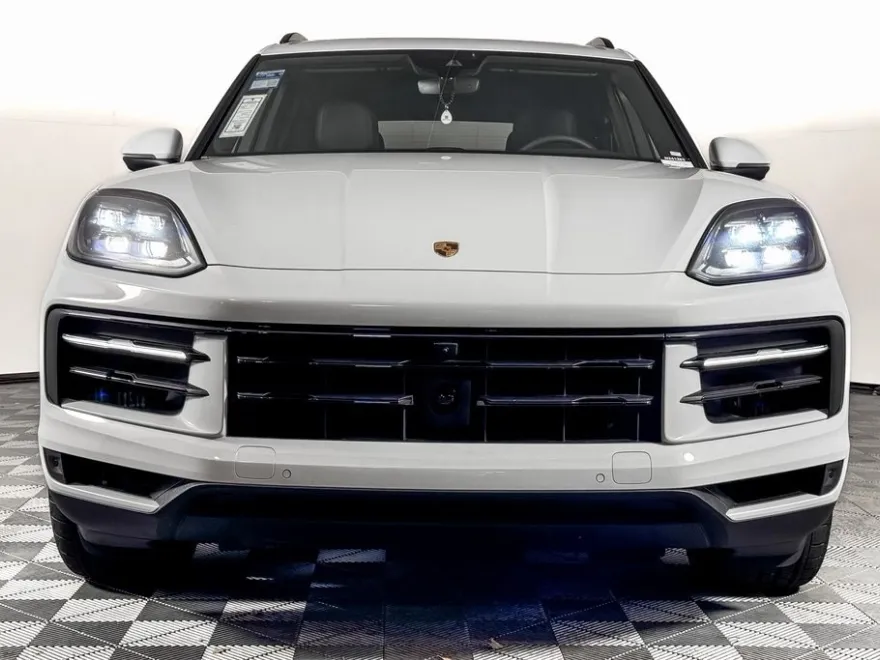 2024 Porsche Cayenne S photo 1