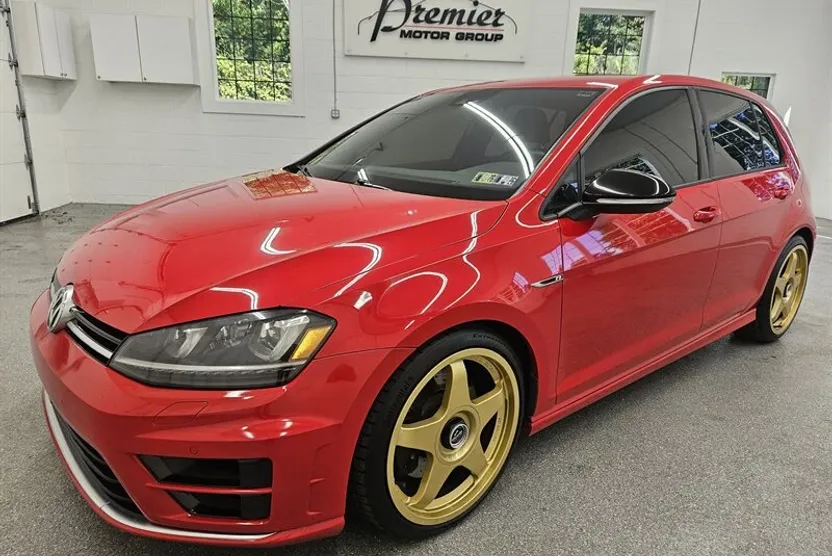 2016 Volkswagen Golf R 4Motion photo 1