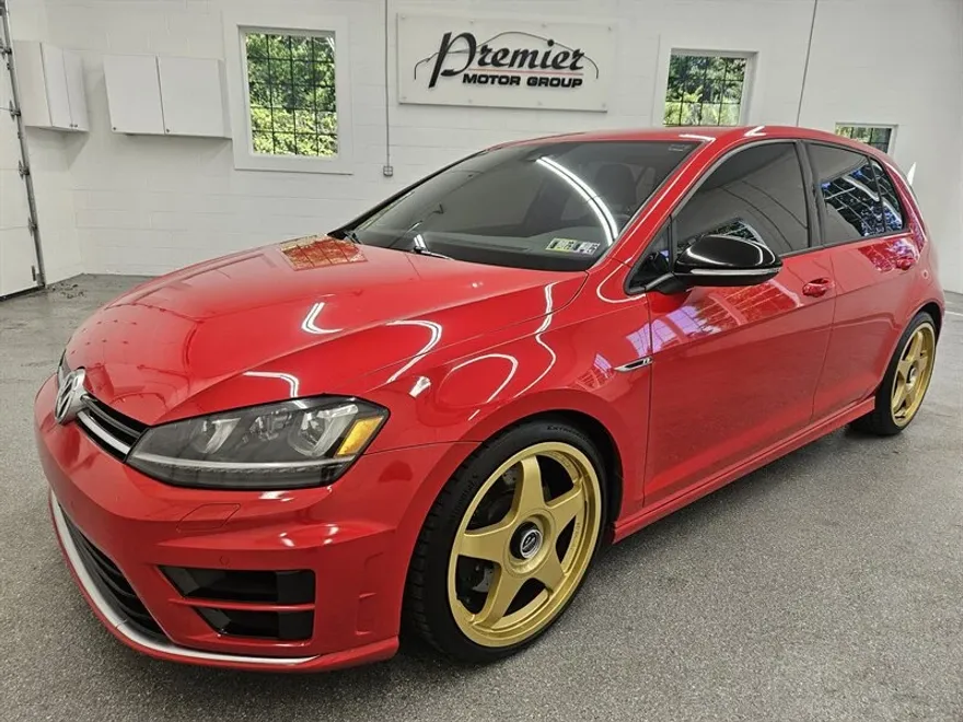 2016 Volkswagen Golf R 4Motion photo 1