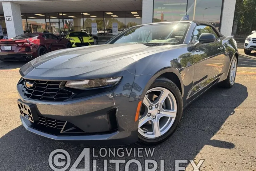 2023 Chevrolet Camaro 1LT photo 1