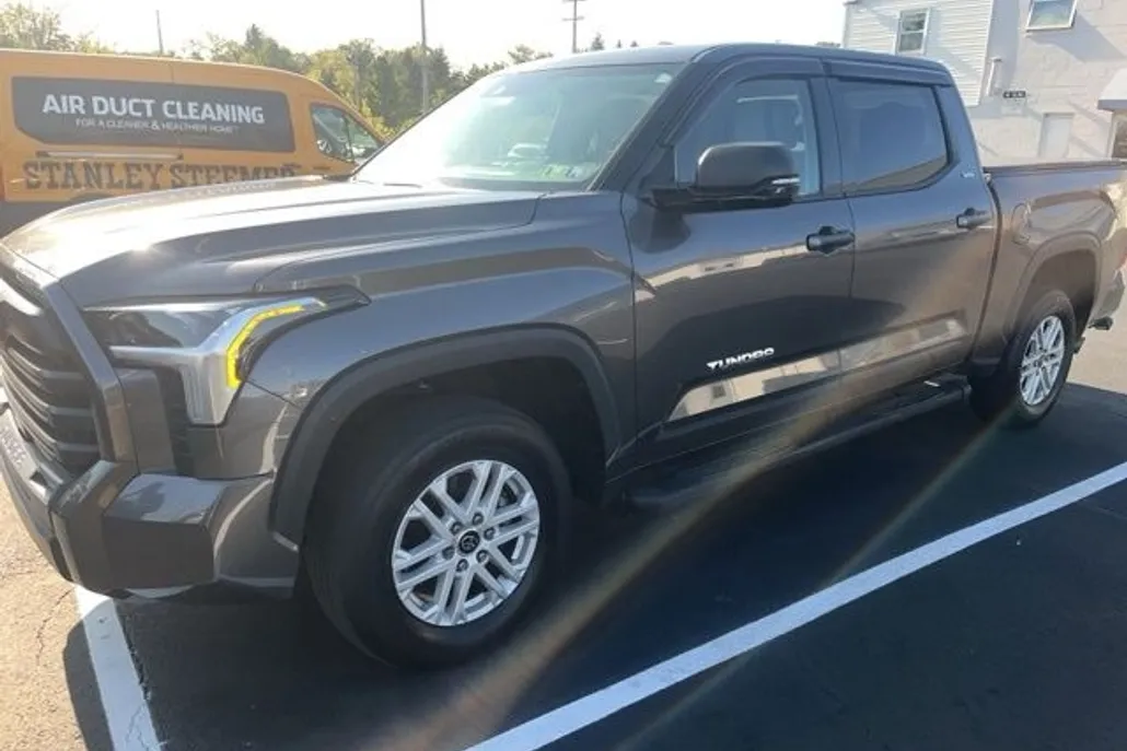 2023 Toyota Tundra SR5 photo 1